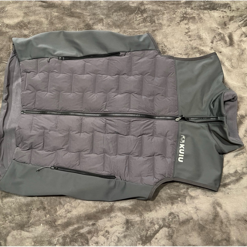 Kuiu Axis Thermal Hybrid vest in Gunmetal-Large